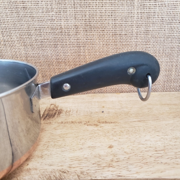 VTG Revere Ware 1.5 QT Saucepan and Lid - Pre 1968 - Picture 7 of 11